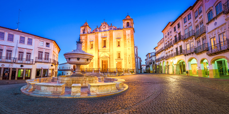 The Giraldo Square (Praca do Giraldo) is the heart of Evora, Portugal. It is a good place to sit at night and enjoy a dinner and a good wine.